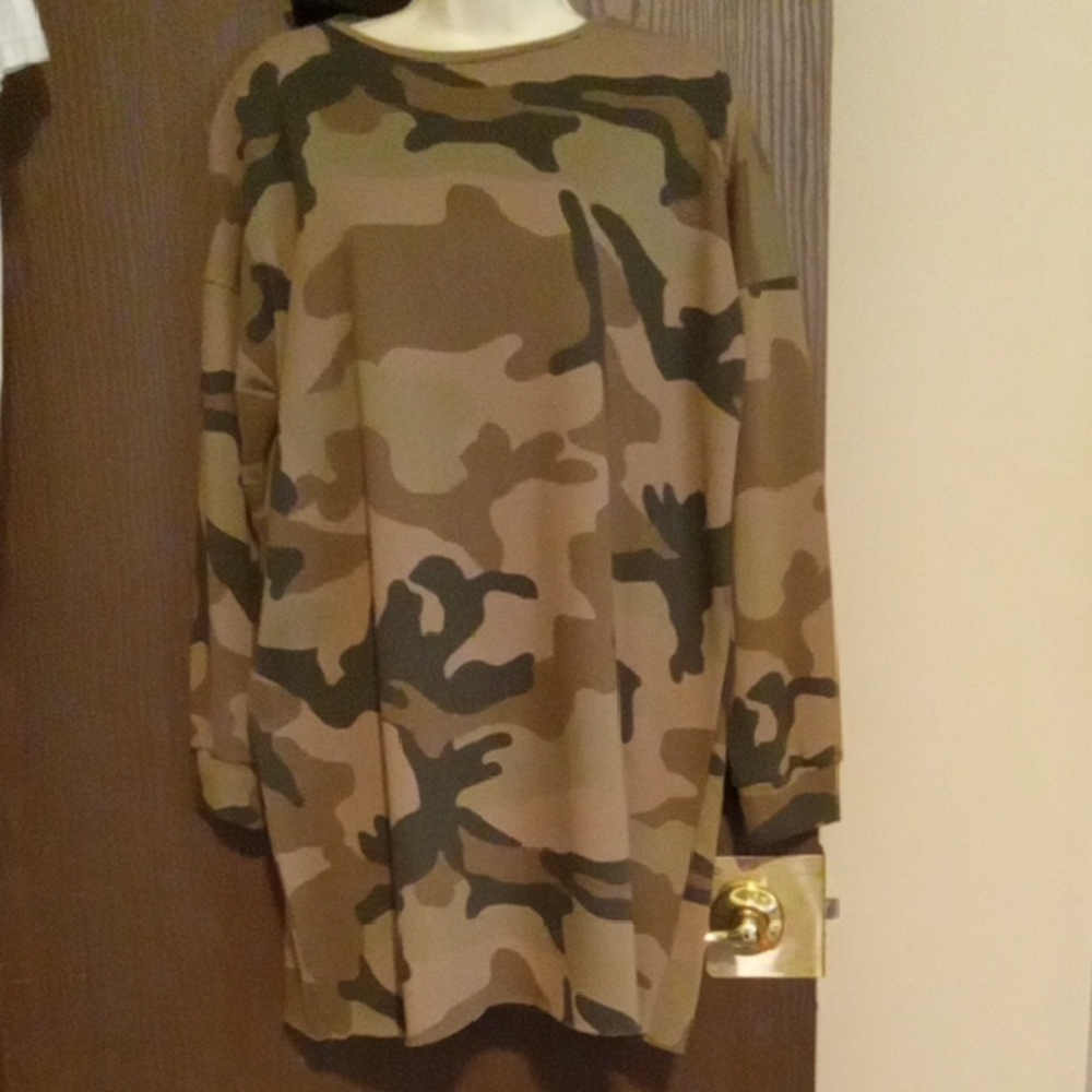 PrettyLittleThing Loop Back Camo Sweater Dress Size Juniors 4 NWT - Picture 1 of 6